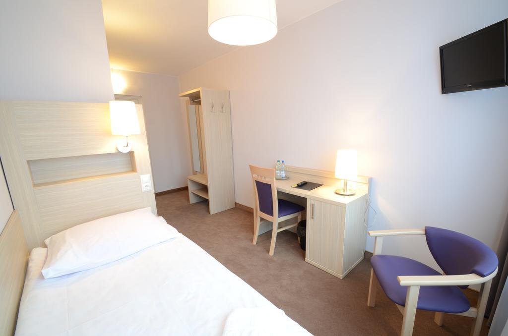 Hotel Pzmot Lublin Oda fotoğraf