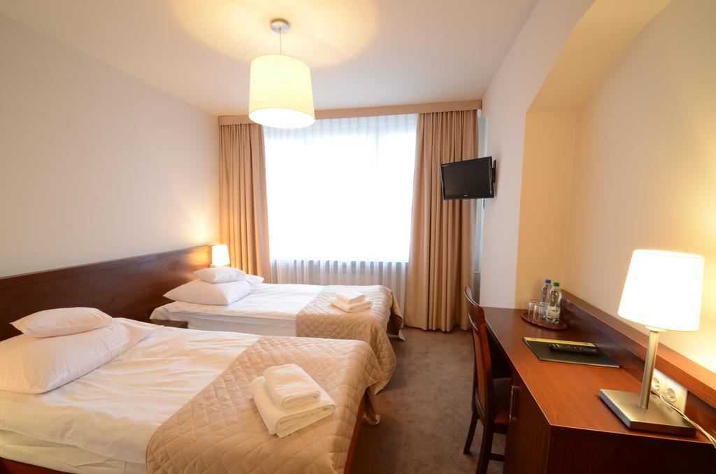 Hotel Pzmot Lublin Oda fotoğraf