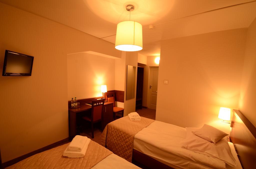 Hotel Pzmot Lublin Oda fotoğraf