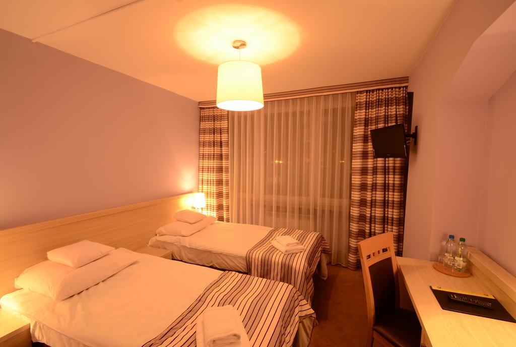 Hotel Pzmot Lublin Oda fotoğraf