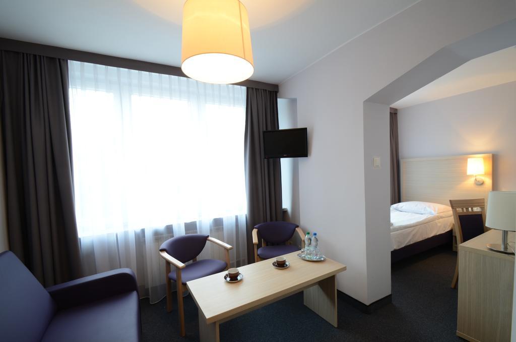 Hotel Pzmot Lublin Oda fotoğraf