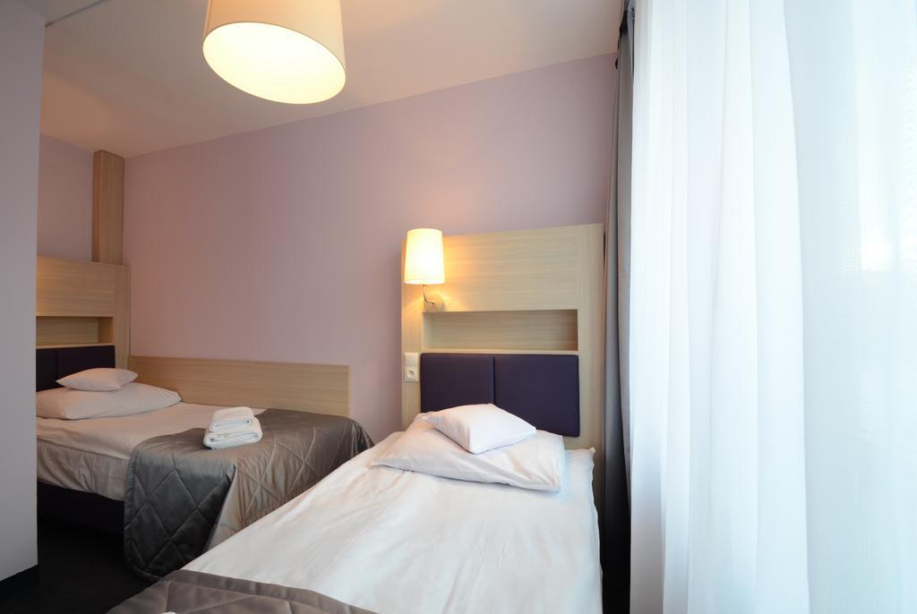 Hotel Pzmot Lublin Oda fotoğraf