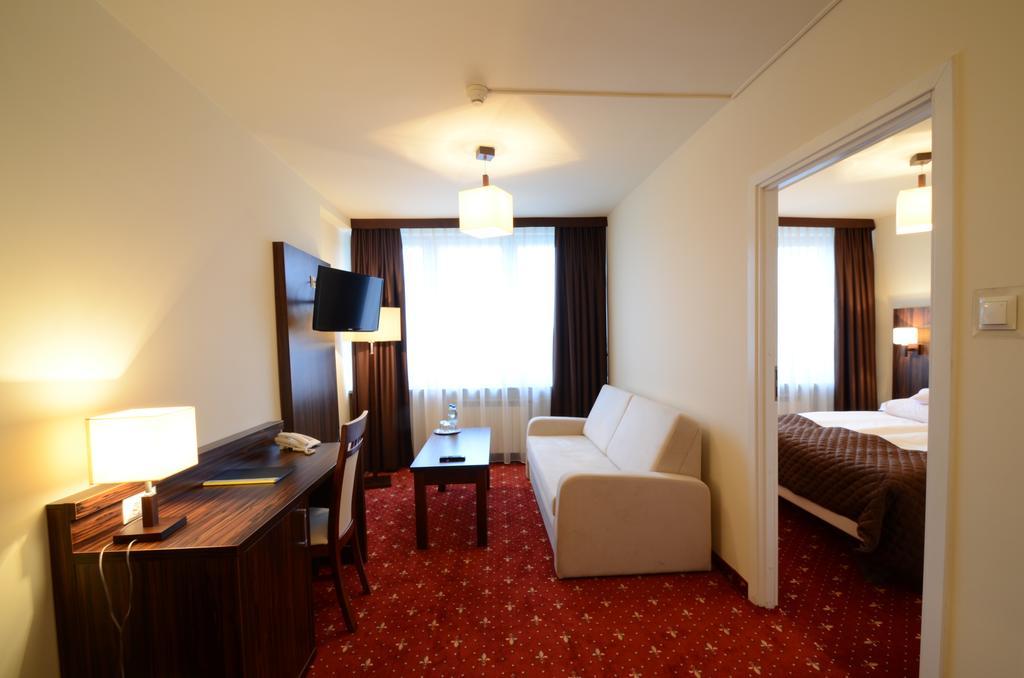 Hotel Pzmot Lublin Oda fotoğraf