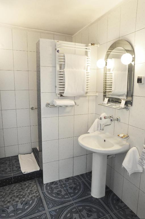 Hotel Pzmot Lublin Oda fotoğraf